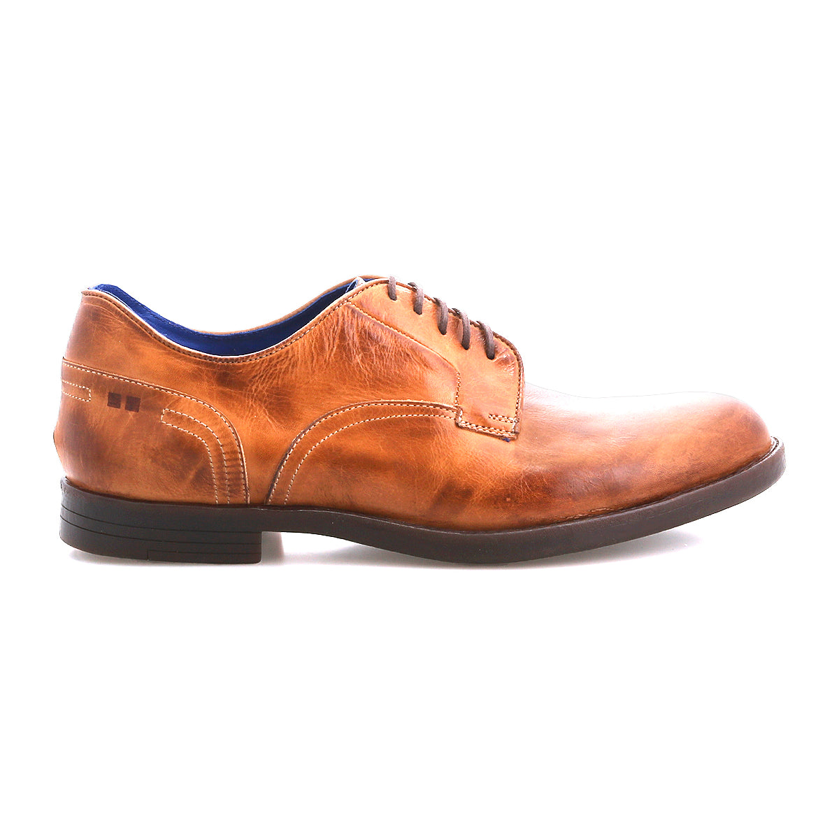 The Bed|Stü Anchiano is shown in profile on a white background—a single brown oxford shoe crafted from distressed leather, featuring white stitching and a black, flexible sole.