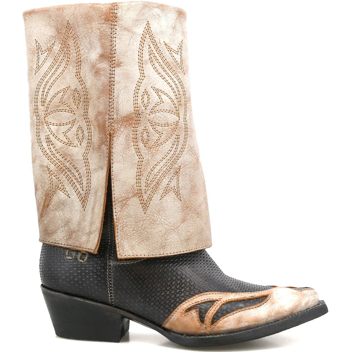 A single "Blind" western boot by Bed|Stü, handcrafted with a tan upper featuring stitched designs and a black pointed toe with tan accents, is displayed in profile against a white background.