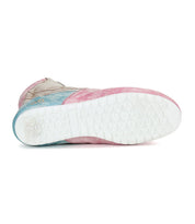 A bottom-up view of the Bed|Stü Breath sneaker showcases its white hexagonal-patterned sole and vibrant multicolored upper in blue, pink, and beige tones—these retro court sneakers stand out with their distinctive combination of style and nostalgia.