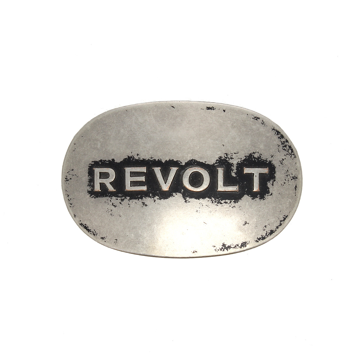 Bed|Stü’s Revolt Buckle features an oval silhouette and a silver-tone finish, with “REVOLT” boldly engraved in uppercase letters; its worn, aged surface enhances the buckle’s unmistakable punk and rebellious appeal.