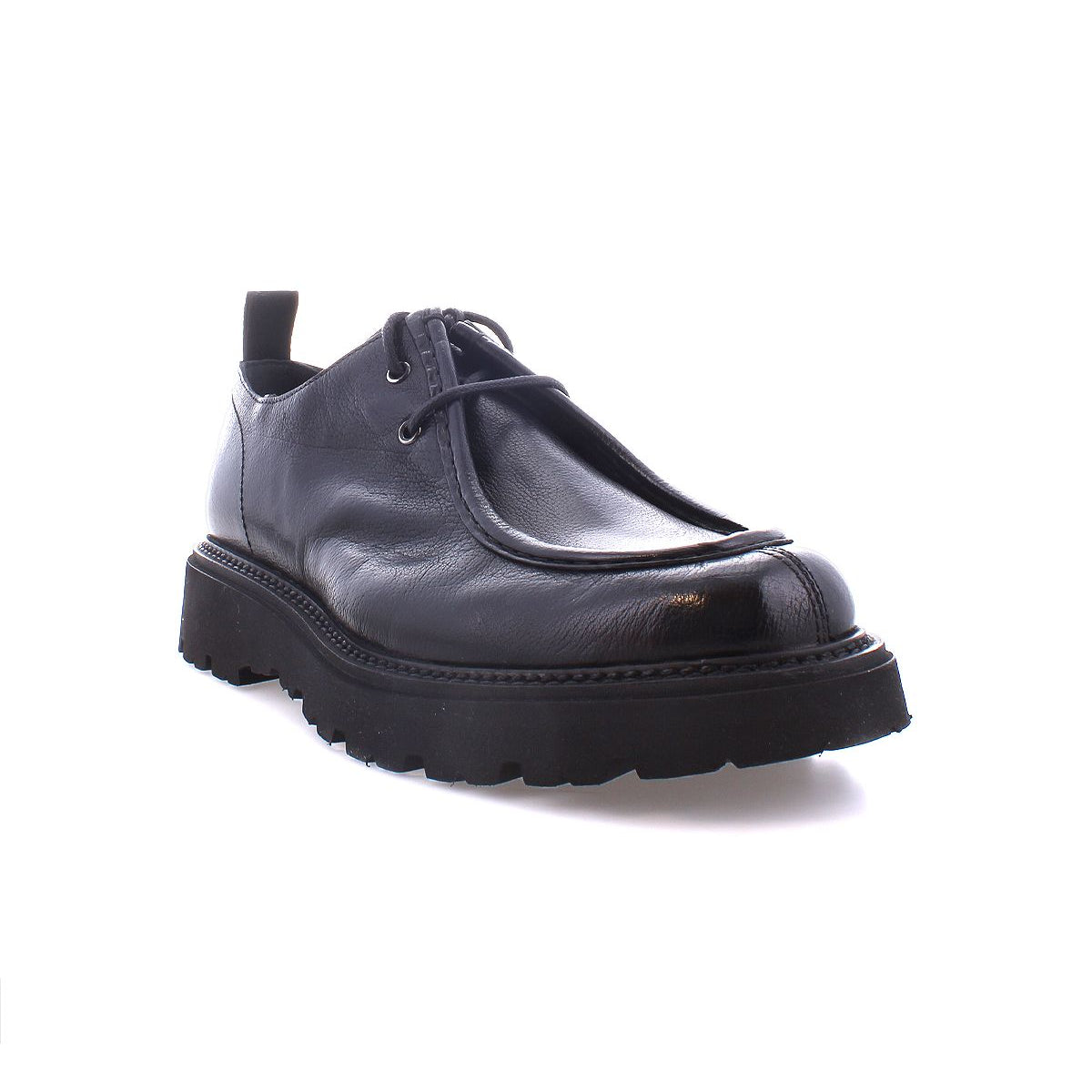 Introducing the Casotto by Bed|Stü: a single men’s moc-toe boot in black, crafted from expertly vegetable-tanned leather with a thick, rugged sole and lace-up closure, showcased against a white background.