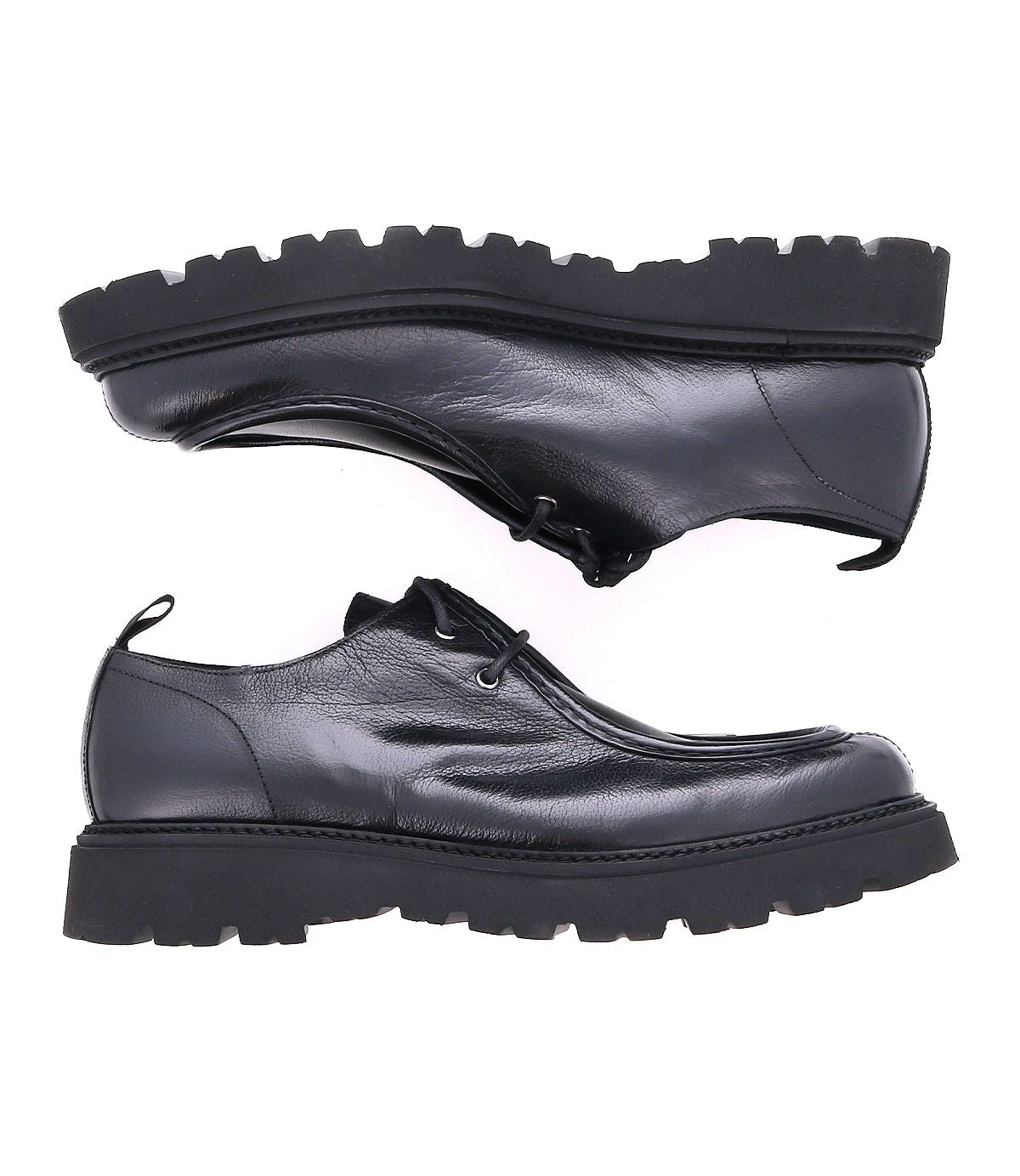 The Casotto by Bed|Stü is a pair of black lace-up shoes with thick, rugged soles, expertly crafted from premium vegetable-tanned leather and displayed side by side on a white background, exemplifying outstanding Italian craftsmanship.
