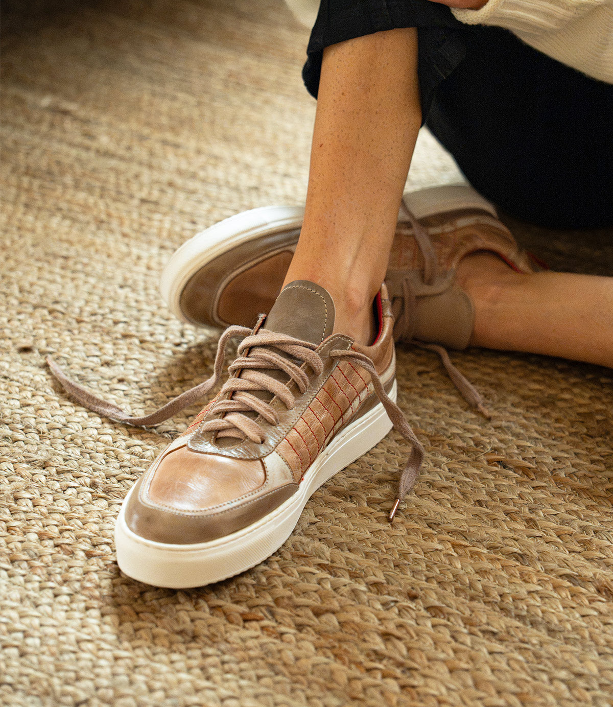 Bed|Stü Cosmo tan leather sneakers with a white sole and contrast stitching, worn on a person’s feet.