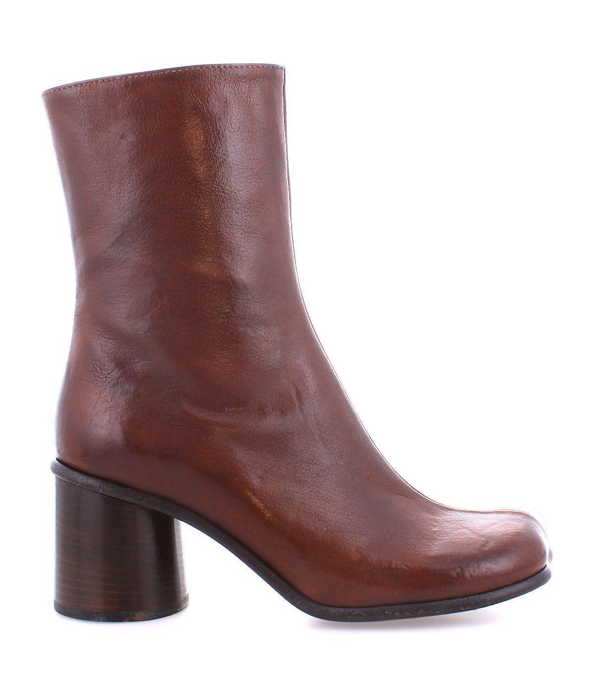 The Isodora by Bed|Stü is a brown leather ankle boot featuring a rounded toe and a chunky, mid-height block heel, expertly handcrafted from premium Italian leather and displayed in side profile against a white background.