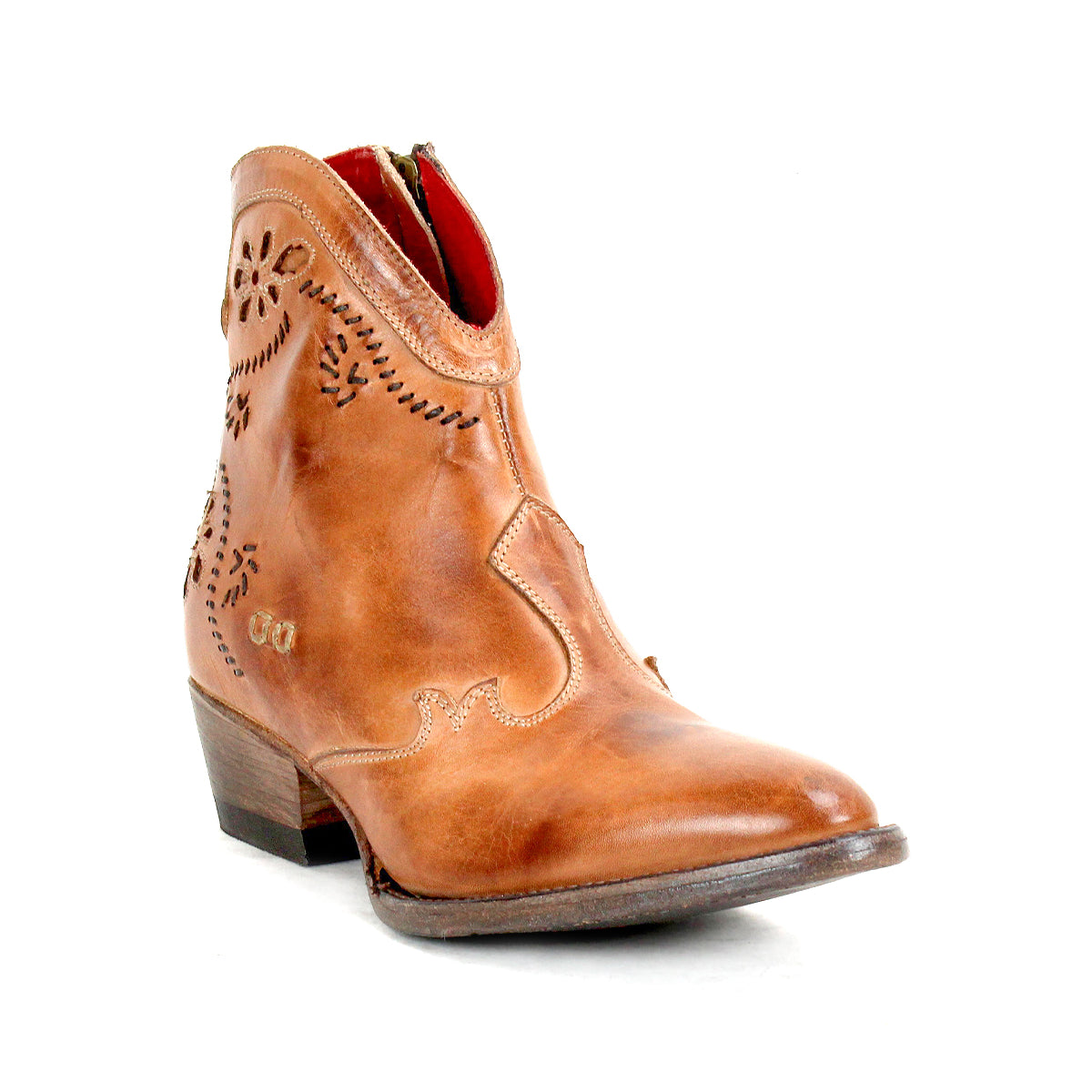 The Bed|Stü Laredoa is a tan leather ankle boot featuring a low heel, decorative stitching, floral cutouts, and a side zipper. Styled to showcase the front and outer side, this boot highlights its feminine cowboy boots-inspired silhouette and delicate floral cutout details.