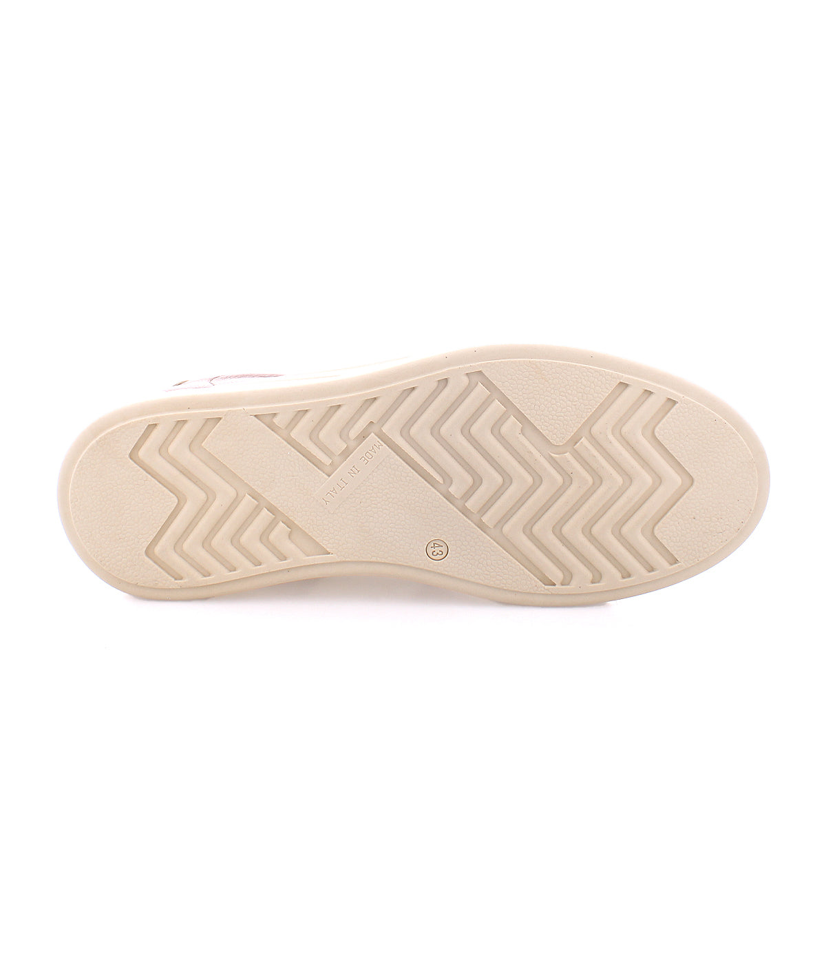 The image shows the sole of the Law sneaker by Bed|Stü, crafted from white luxury leather, featuring a herringbone tread pattern and a rectangular section in the middle—an expression of exceptional Italian craftsmanship.