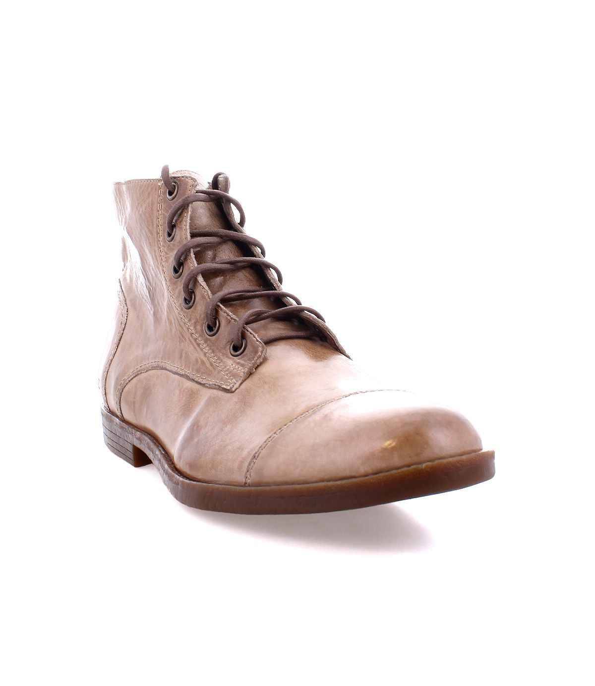 The Bed|Stü Leonardo is shown against a white background, featuring light brown leather, a dark brown flexible rubber outsole, and a cushioned insole.