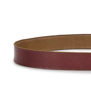 A close-up of the Bed|Stü Meander belt, crafted from brown distressed leather and shown in a partial loop against a white background. Its antique metal buckle enhances the timeless design with a touch of vintage charm.