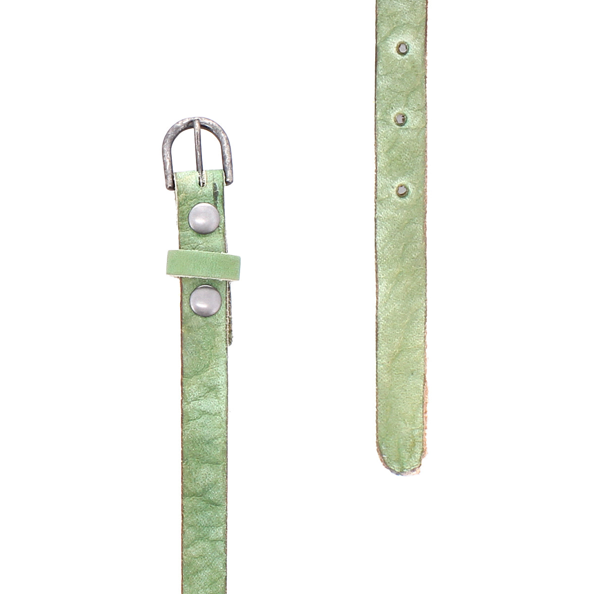 Introducing the Monae by Bed|Stü—a green slim leather belt featuring a classic silver buckle, two silver studs, and multiple adjustment holes for versatility—ideal for enhancing your daily style. Pictured here against a crisp white background.