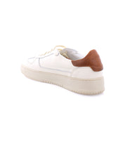 A classic men's footwear staple, the "North" sneaker by Bed|Stü is crafted from premium Italian leather in white, featuring a stylish brown heel detail and a beige sole, elegantly displayed from the side on a white background.