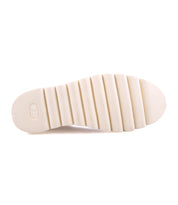 The image shows the bottom view of a white ridged shoe sole with parallel grooves running horizontally across its length, characteristic of many Chelsea boots with a stylish platform sole, as seen on the Bed|Stü Novel II.