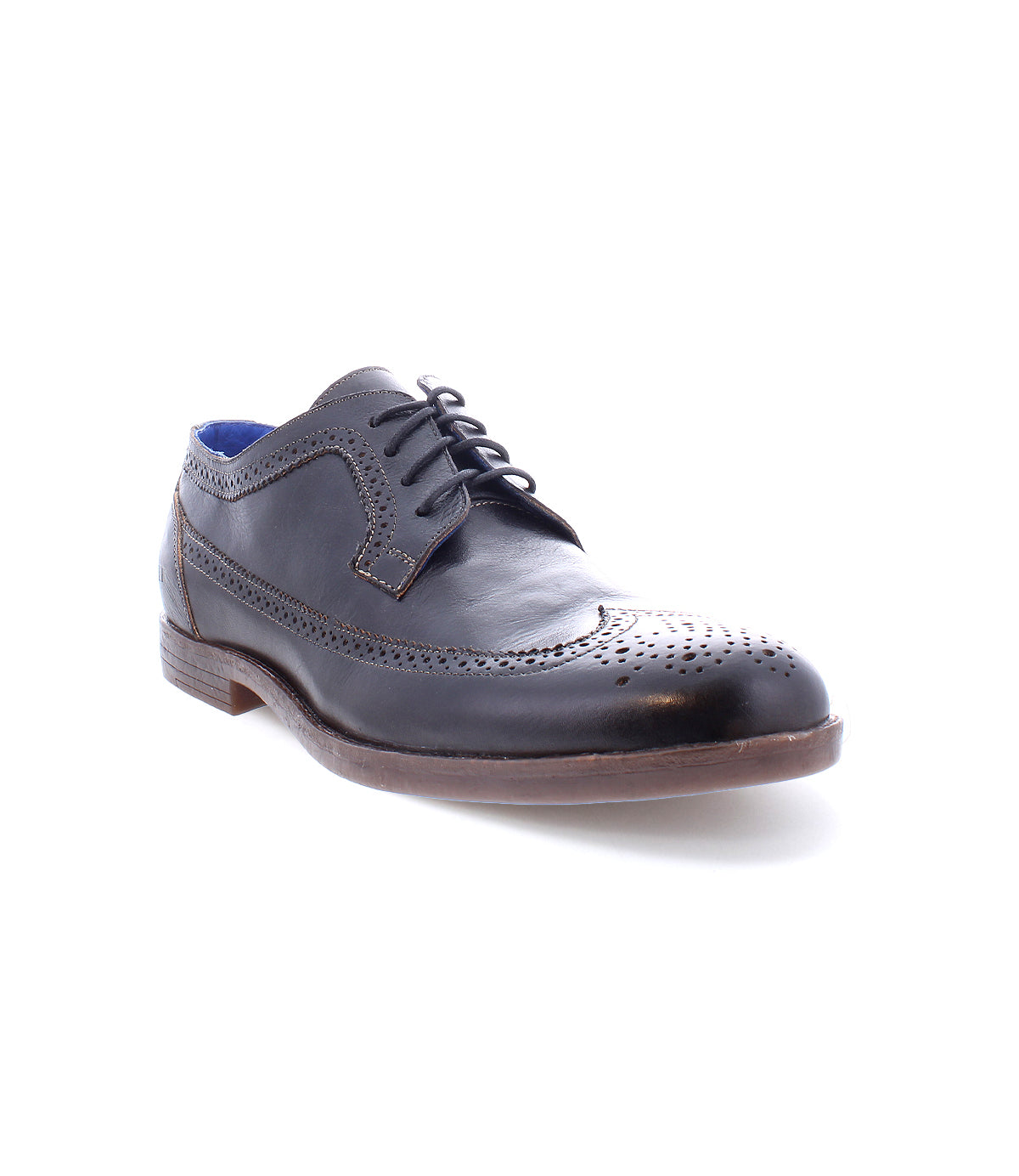The Bed|Stü Sandro II is a black handcrafted leather dress shoe with wingtip broguing, decorative perforations, classic laces, and a contrasting brown sole, showcased against a white background.
