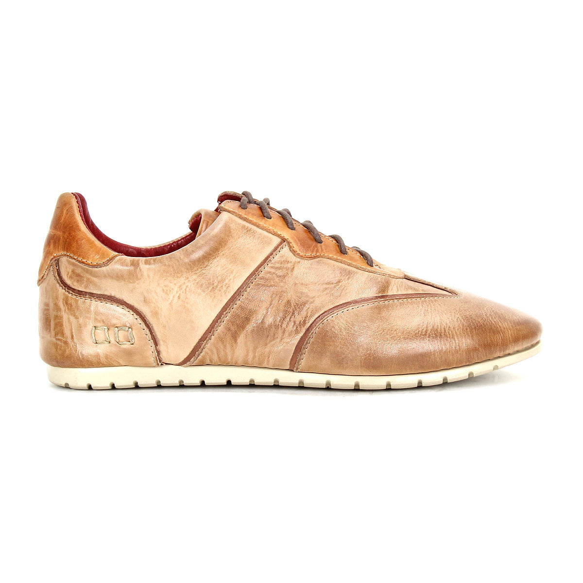 The Bed|Stü Scurry is a brown vegetable-tanned leather casual sneaker featuring a beige sole and lace-up closure; shown in left side profile against a white background, this retro-inspired style stands out with its classic design.