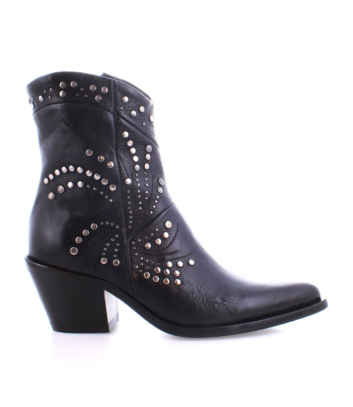 The Sposa ankle boot by Bed|Stü is an Italian-crafted bootie made from vegetable-tanned black leather, featuring a mid-height block heel, a pointed toe silhouette, and adorned with silver studs arranged in an elegant swirling pattern.