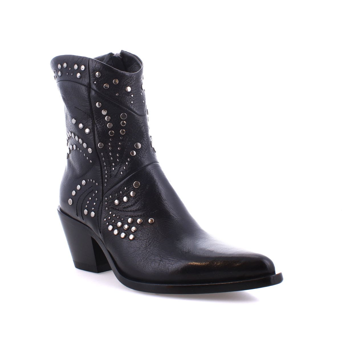 The Bed|Stü Sposa is a black western-style Italian ankle boot, crafted from vegetable-tanned leather with silver studs, a pointed toe bootie silhouette, and a chunky angled heel, shown on a white background.