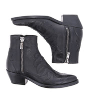 Pair of black Tentativa ankle boots by Bed|Stü, crafted in leather with side zippers, a stacked heel, and decorative stitching along the sides for a vintage Western-inspired look—displayed from side and bottom views.