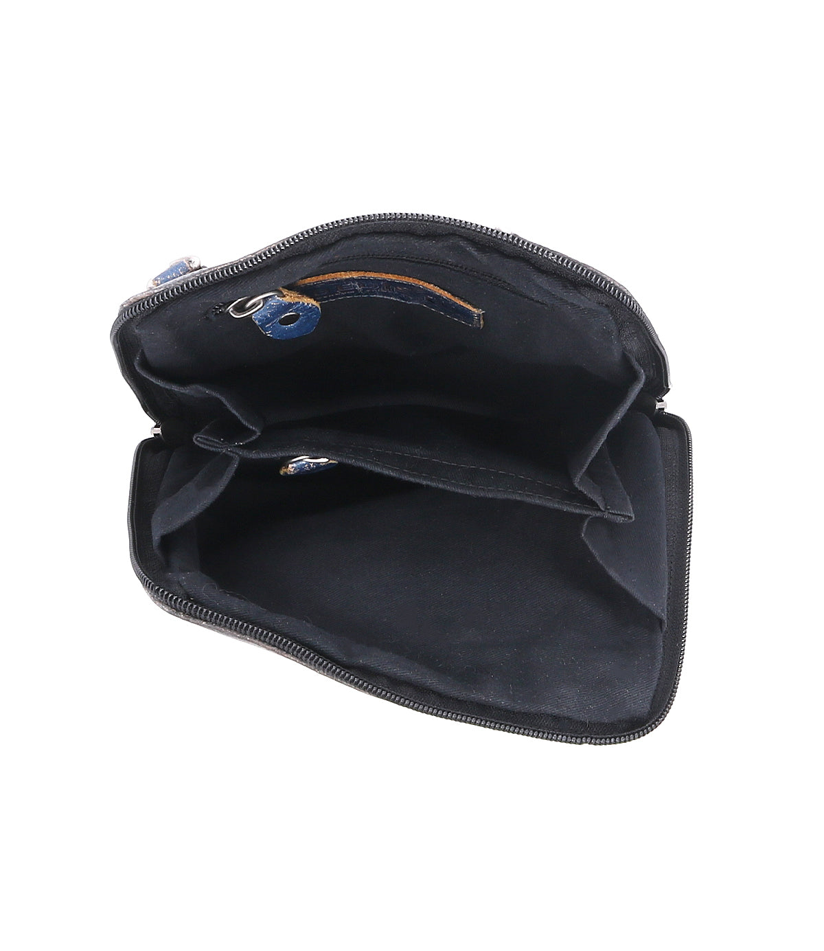 Unzip the Bed|Stü Ventura in black fabric to reveal two inner compartments and a small zippered pocket—perfect as a lightweight purse or an organizer for your favorite leather crossbody bag.
