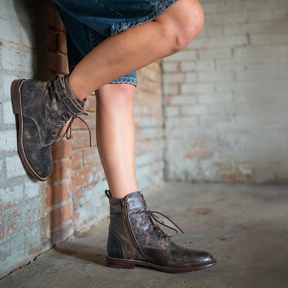 WOMNES-BLACK-SHOES.jpg