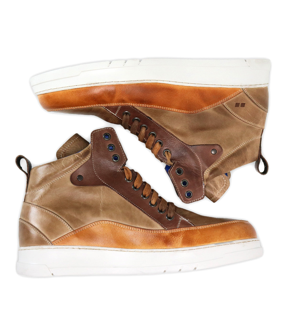 Two brown leather Bed|Stü Workbench men’s high-top sneakers with cushioned rubber soles are placed side by side on a white background, displaying both the outer and inner sides of the shoes—perfect for everyday versatility.