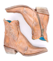 Introducing the Ace by Bed|Stü: a pair of light brown, full-grain leather ankle cowboy boots featuring decorative stitching, side zippers, and low stacked heels. Expertly crafted using traditional bootmaking techniques, these boots are displayed against a white background.