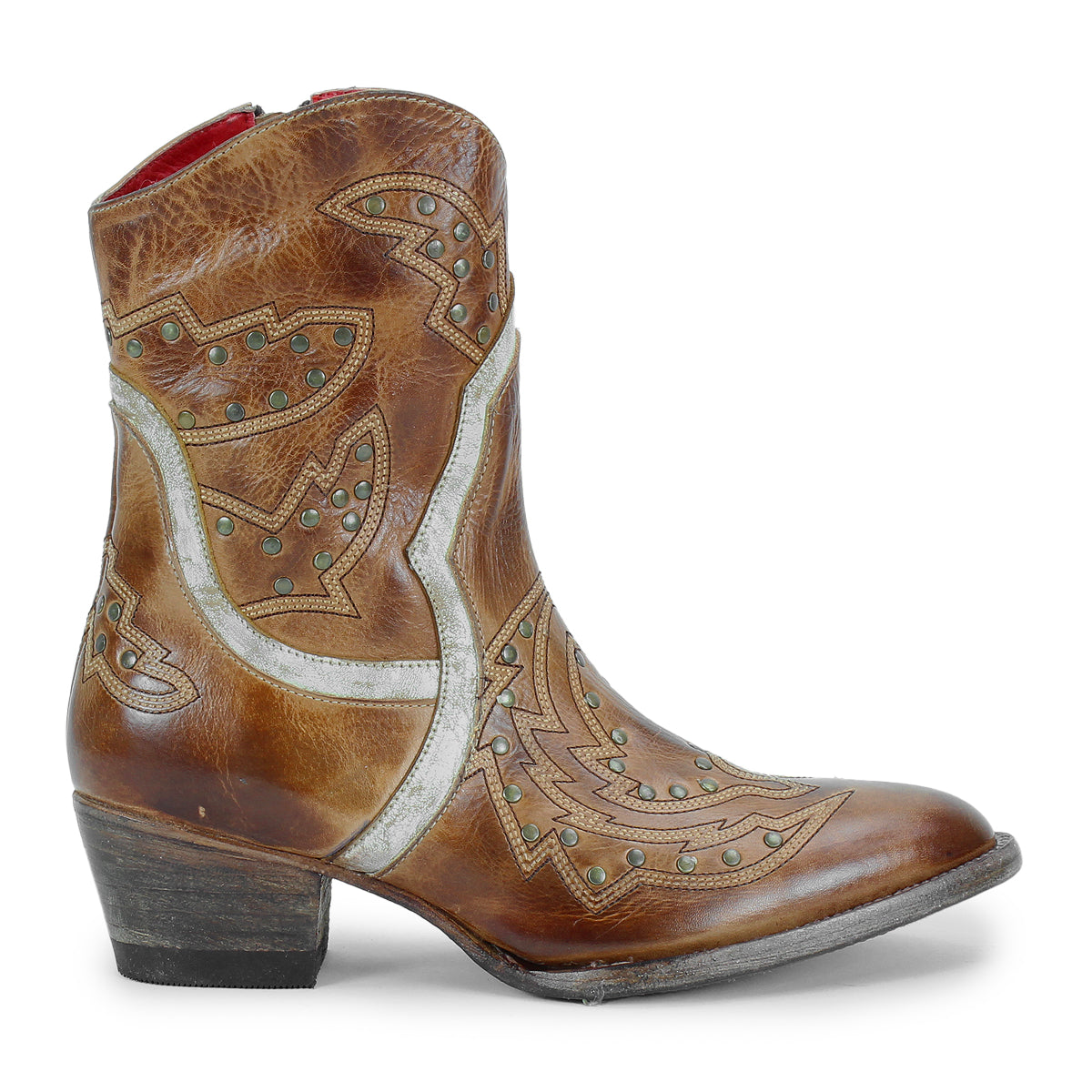 The Bed|Stü Chamise is a brown leather cowboy boot featuring decorative stitching, metallic accents, and small studs. This classic western boot is displayed in profile with a low heel and rounded toe.