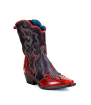 The Bed|Stü Deuce is a single Western boot with a red pointed toe, crafted from black and red vegetable-tanned leather, featuring intricate detailed stitching and a short stacked heel.