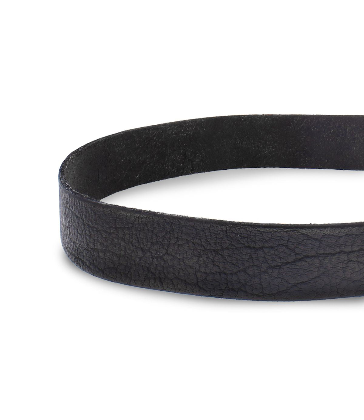 A close-up of the textured leather strap from the Drifter black belt by Bed|Stü, shown in a curved position against a white background, highlighting its minimal style.
