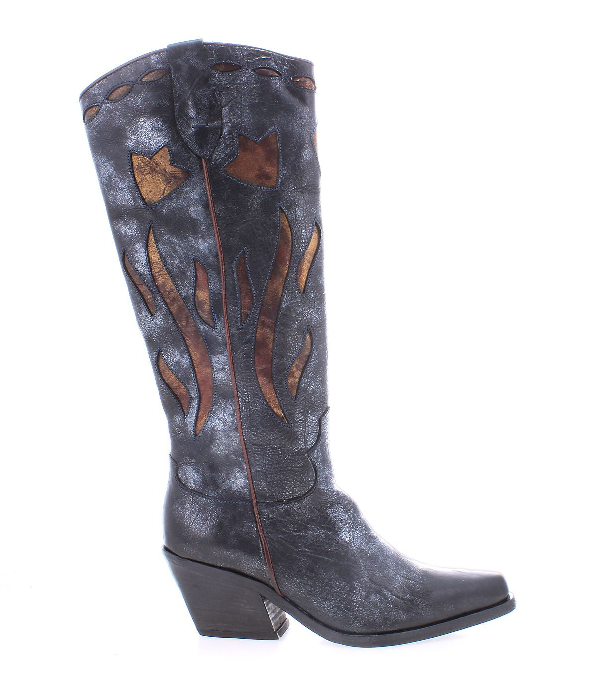 The Bed|Stü Meadow is a tall black leather cowgirl boot featuring brown flame-like patterns, a pointed toe, and an angled heel, shown in profile against a white background. This striking style seamlessly blends classic Western flair with the superior craftsmanship of handcrafted Italian boots.