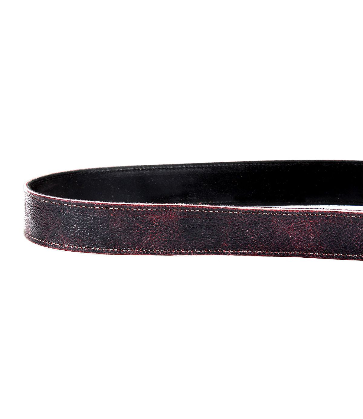 Close-up of the Bed|Stü Meander belt, crafted from dark brown leather with visible texture and stitching, displayed in a looped position against a white background.