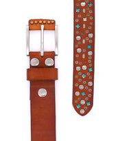 Introducing the Tammin belt from Bed|Stü—a brown leather accessory featuring a silver buckle, embellished with metal studs and turquoise square and round accents along the strap. The Tammin’s turquoise-studded design brings a vibrant pop of color to any outfit, while its unique circular details add an extra touch of flair.