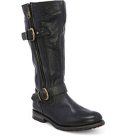 The Bed|Stü Gogo Lug Wide Calf is a tall black leather engineer boot with two side buckles, an exposed zipper, and a low stacked heel. Designed for comfort, it features a rounded toe, visible stitching accents, and an accommodating wide-calf fit.