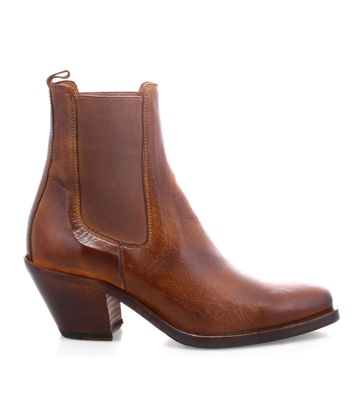 The Bed|Stü Viscera is a brown full-grain leather Chelsea boot featuring a mid-high block heel, elastic side panel, and pull tab, photographed on a white background. This heeled Chelsea boot showcases refined Italian craftsmanship and timeless style.