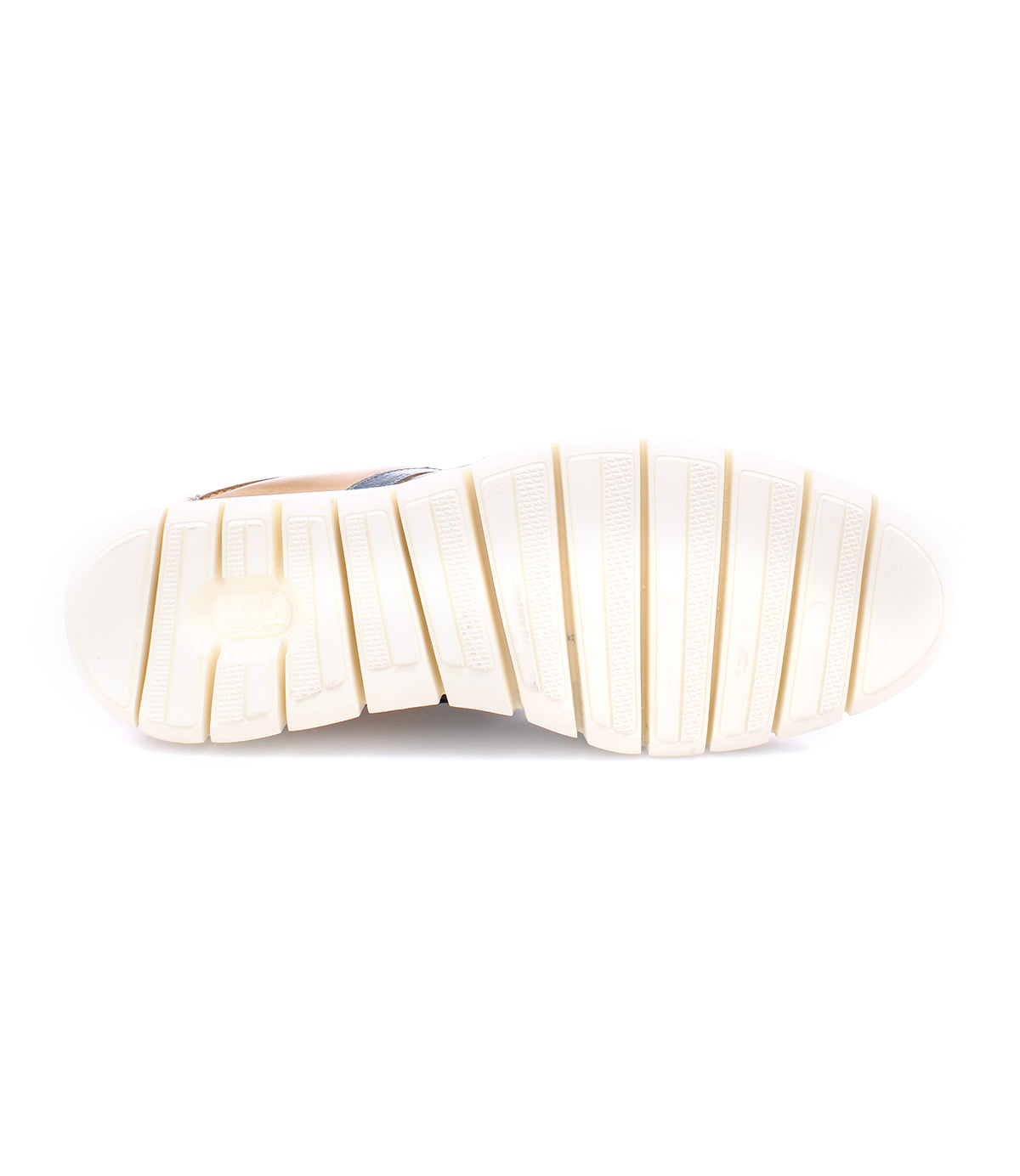 The image shows the white rubber outsole of the Bed|Stü Wardell sneaker, crafted with layered leather and featuring deep horizontal grooves for added traction, as seen from the bottom. This design not only provides secure grip but also suggests a cushioned sole, giving modern flair to classic comfort.